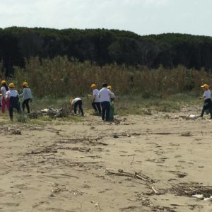 spiaggia rifiuti volontari legambiente